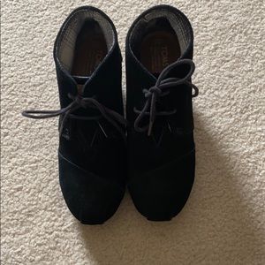TOMS Black Leather Wedges